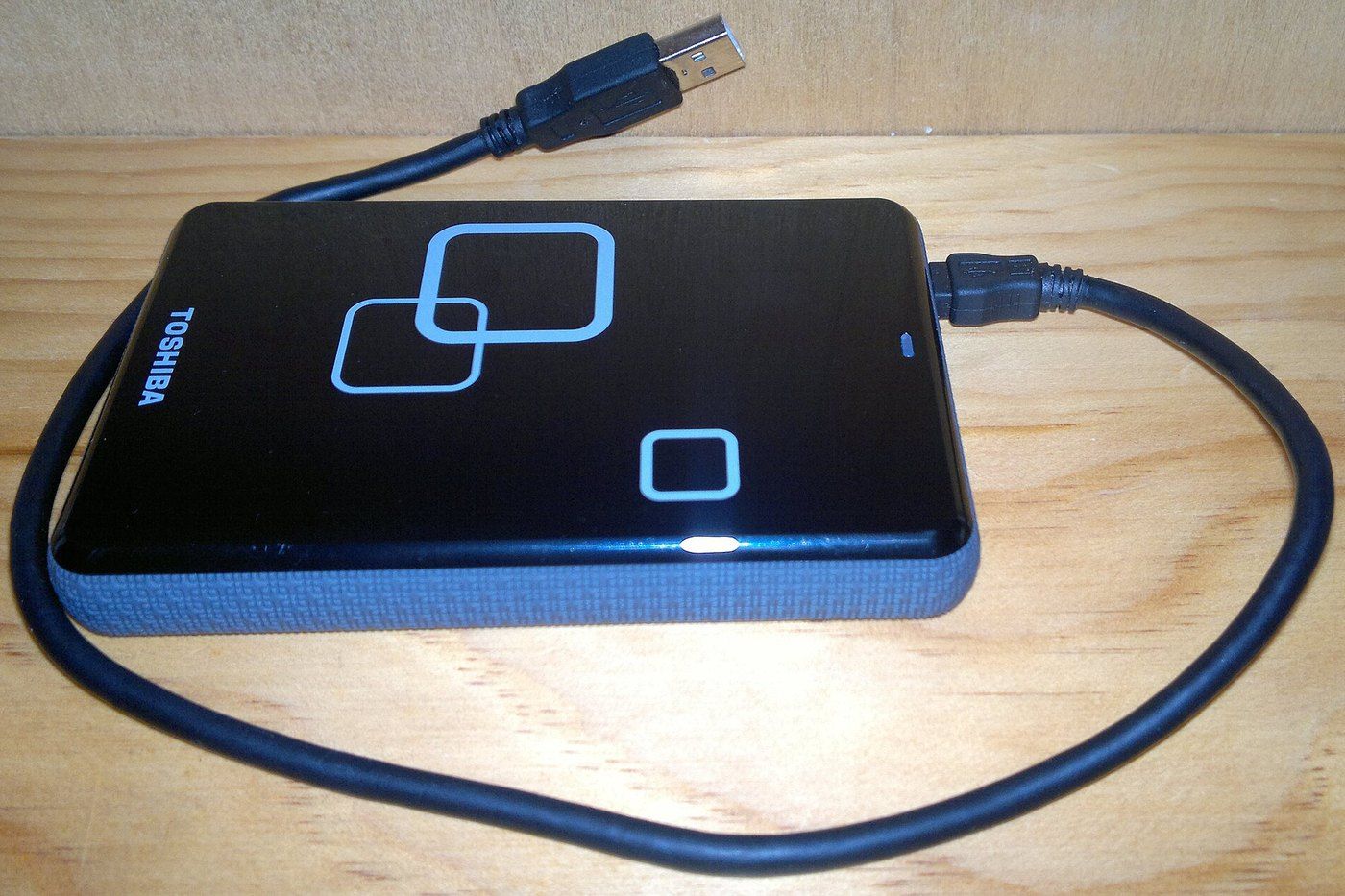 Ổ cứng ngoài di động cắm cáp USB dùng để sao lưu dữ liệu máy tính bằng Lịch sử Tệp
