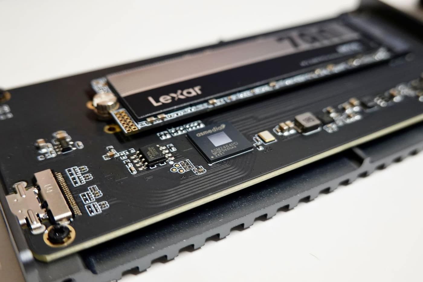 Ổ SSD M.2 trên bo mạch laptop, nâng cấp giúp Windows 11 chạy mượt hơn
