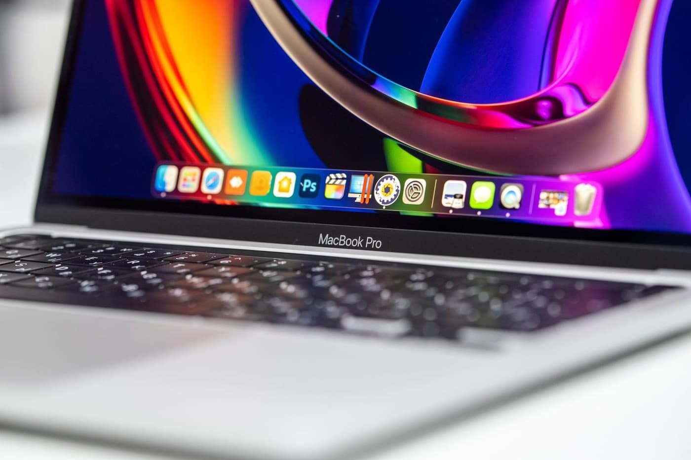 Màn hình Retina của Macbook Pro, linh kiện quyết định giá thay màn hình Macbook