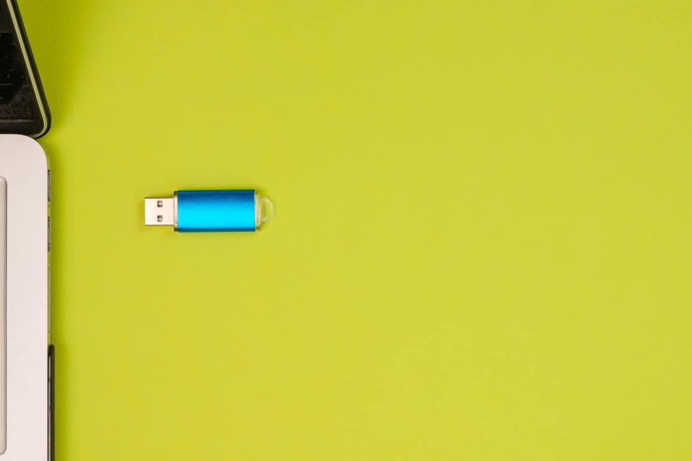 USB cài đặt Windows bản gốc dùng khi cài Win tại nhà